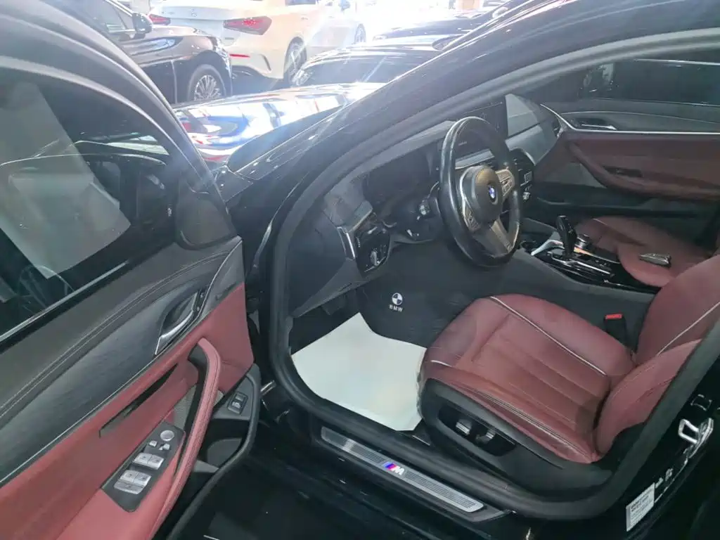 BMW 5 Series 2023 530Li Leading M Sports Package купить на сайте DeffCars