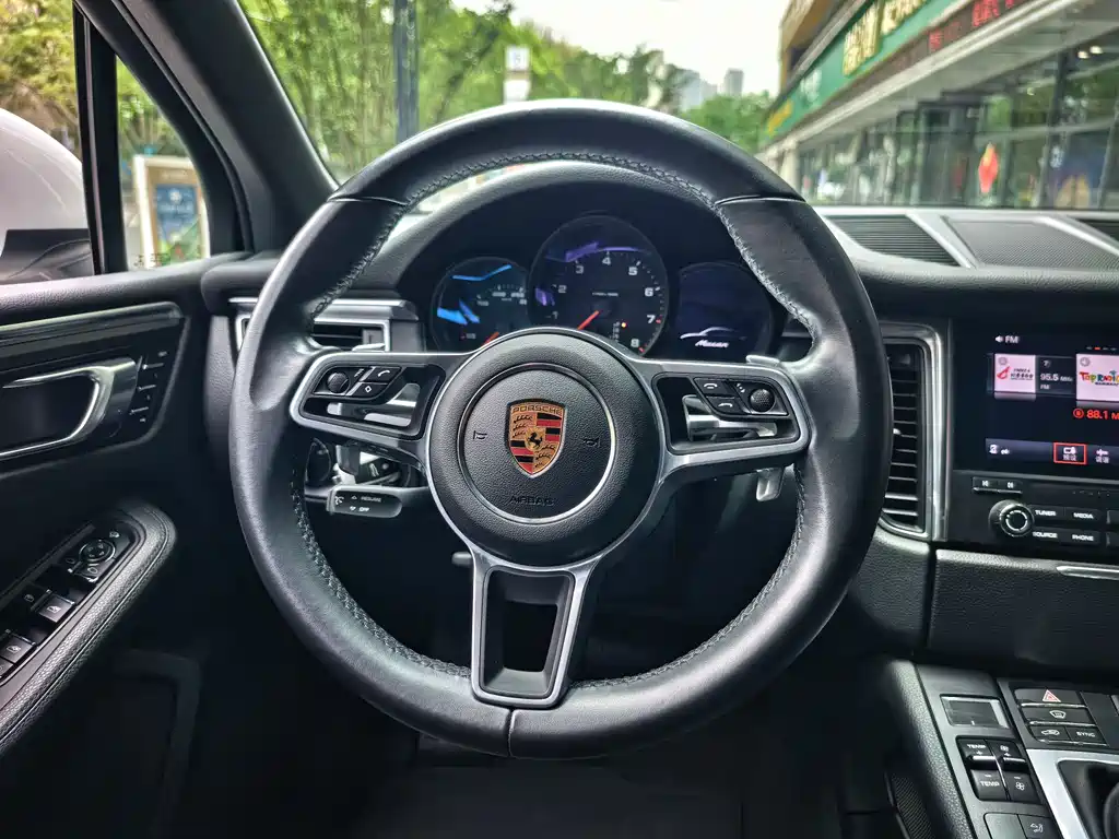 Macan 2017 Macan 2.0T купить на сайте DeffCars