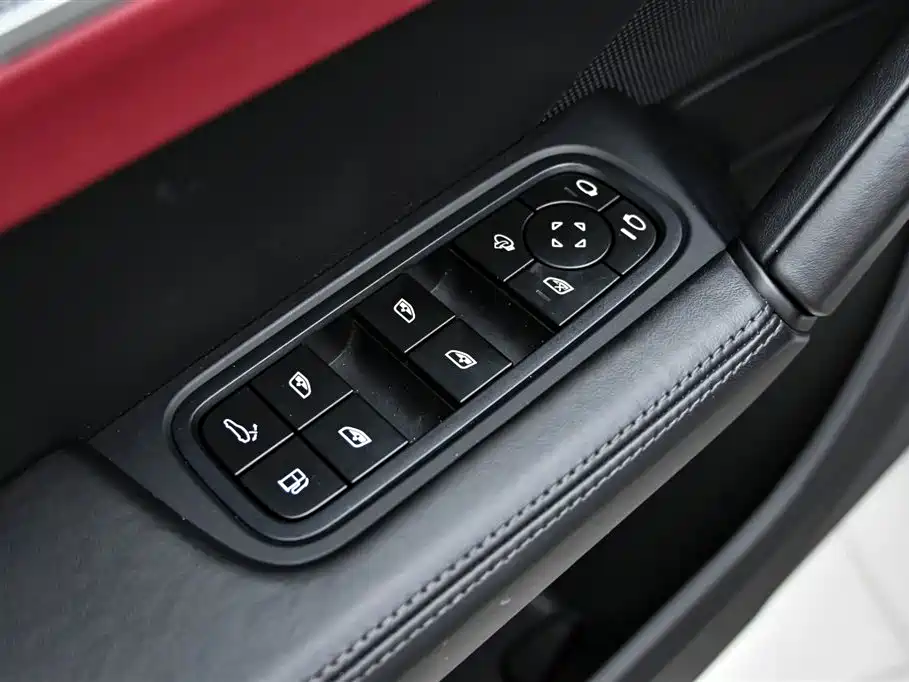 Cayenne New Energy 2024 Cayenne E-Hybrid 2.0T купить на сайте DeffCars