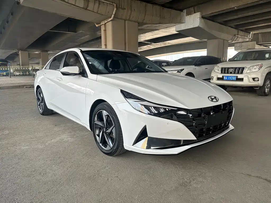 Elantra 2022 1.5L CVT LUX Premium Edition купить на сайте DeffCars