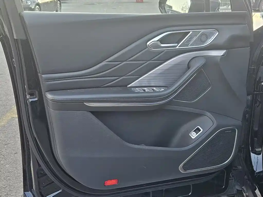 Hongqi HS7 PHEV 2024 2.0T PHEV four-wheel drive Qichang version 6 seats купить на сайте DeffCars