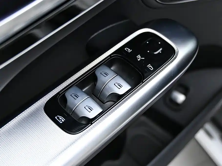 Mercedes-Benz GLC 2024 GLC 260 L 4MATIC luxury model 5 seats купить на сайте DeffCars