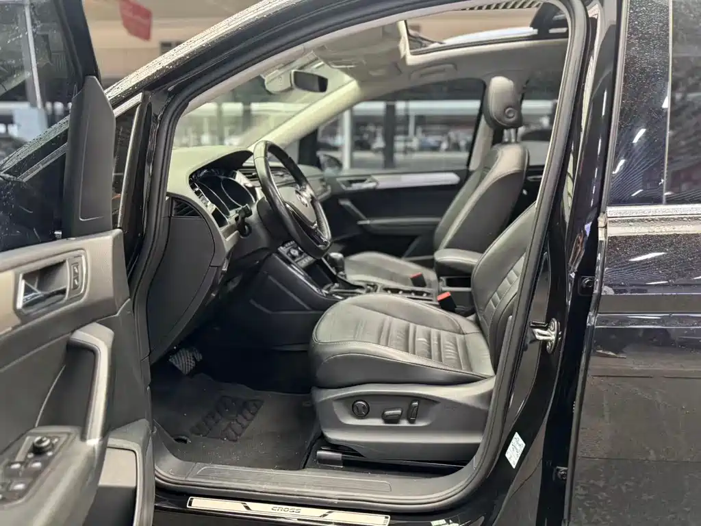 Touran 2018 Touran L 280TSI DSG Expansion Deluxe Edition 6 seats National V купить на сайте DeffCars