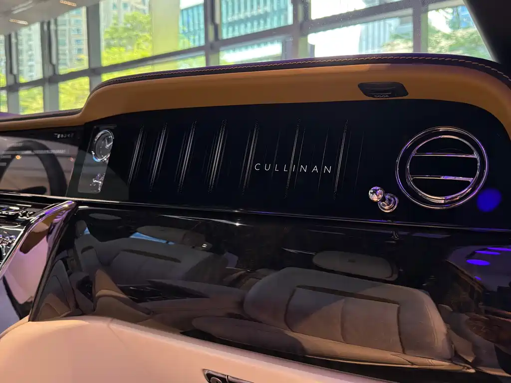 Cullinan 2024 four-seat version купить на сайте DeffCars