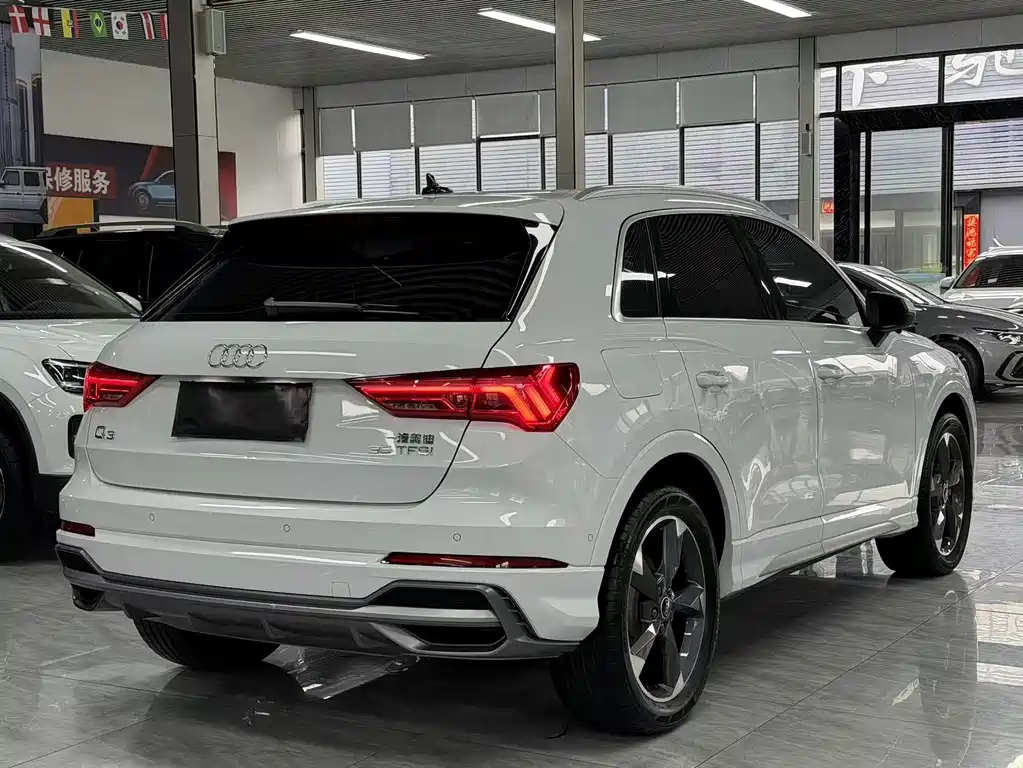 Audi Q3 2022 35 TFSI Fashionable and Dynamic купить на сайте DeffCars