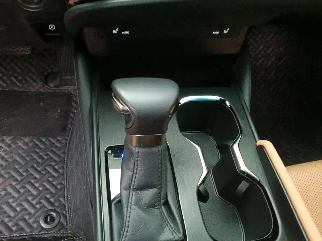 Lexus ES 2022 300h Excellent Edition купить на сайте DeffCars