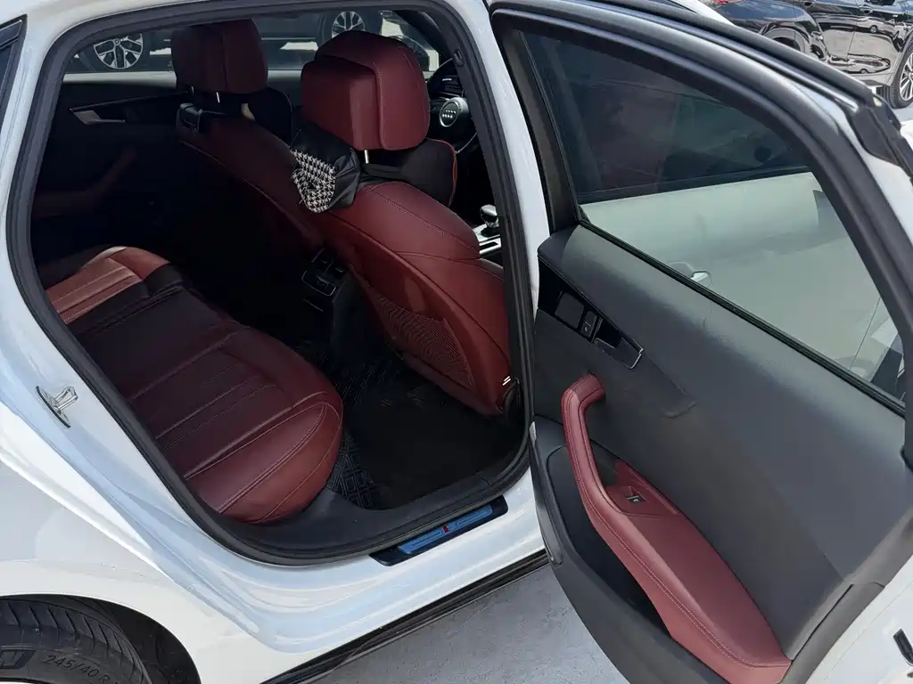 Audi A4L 2023 40 TFSI Fashionable and Dynamic купить на сайте DeffCars