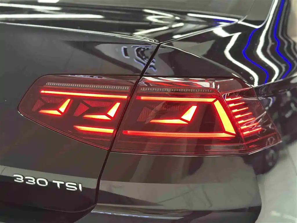 Magotan 2023 2 million commemorative edition 330TSI DSG leading model купить на сайте DeffCars