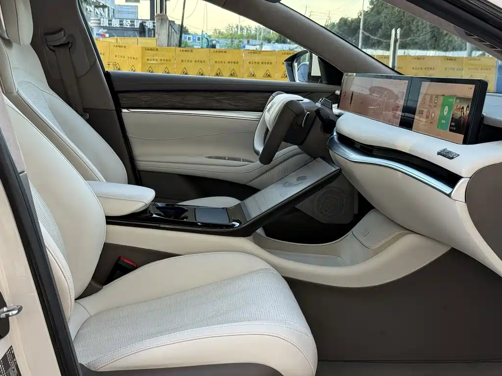 L7 2022 Dynamic купить на сайте DeffCars