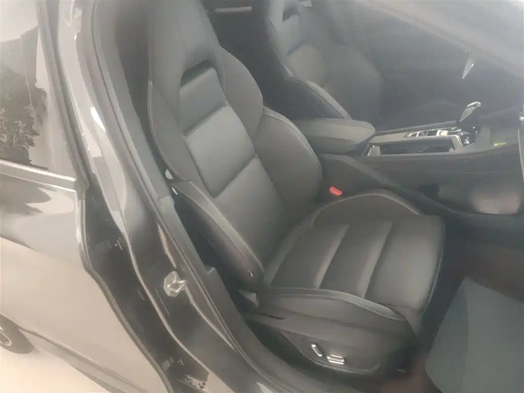 Lynk & Co 03 2023 1.5TD DCT Pro купить на сайте DeffCars