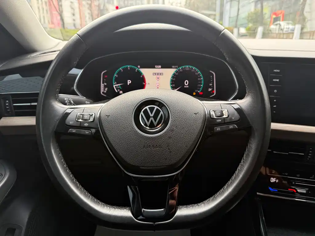 Passat 2020 330TSI Deluxe Edition National VI купить на сайте DeffCars