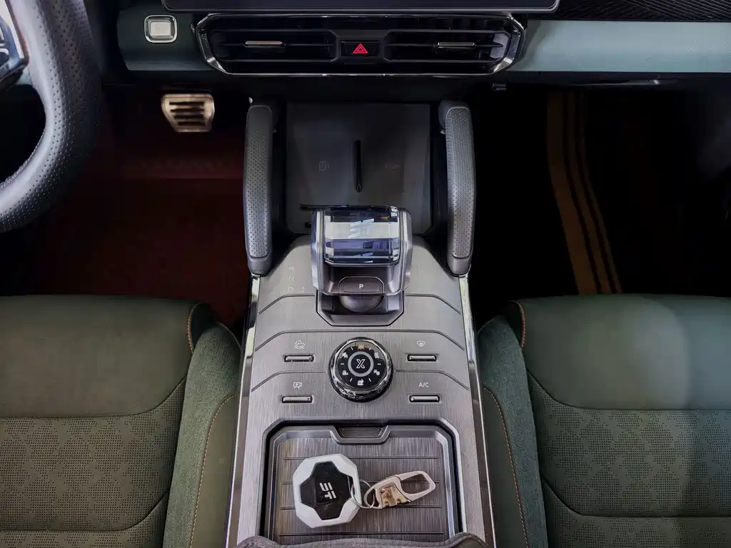 Jietu Traveler 2023 2.0T four-wheel drive conquers купить на сайте DeffCars