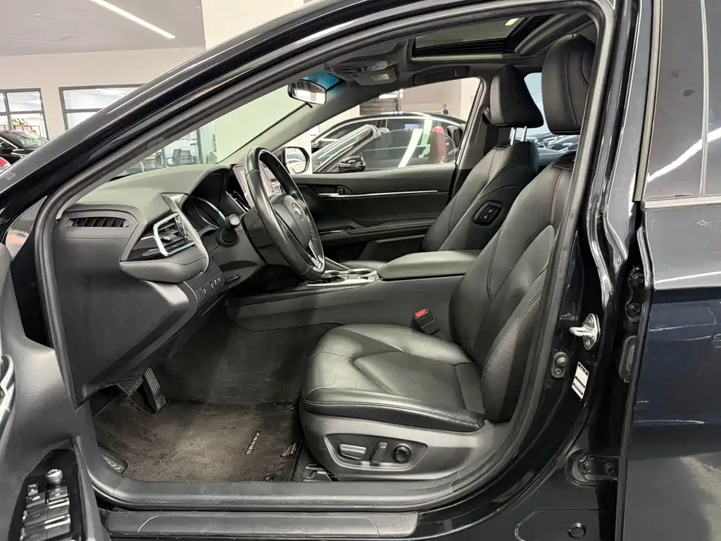 Camry 2023 2.0GVP Leading Edition купить на сайте DeffCars