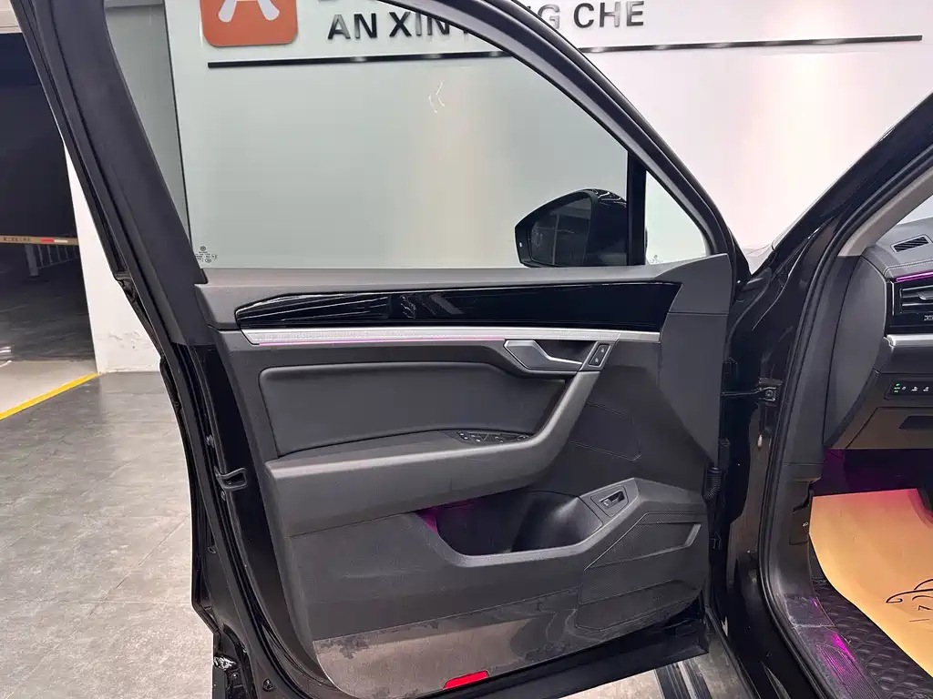 Touareg 2021 2.0TSI Pilot Special Edition купить на сайте DeffCars