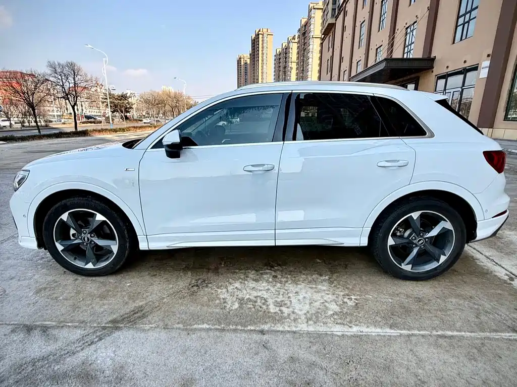 Audi Q3 2022 35 TFSI Fashionable and Dynamic купить на сайте DeffCars