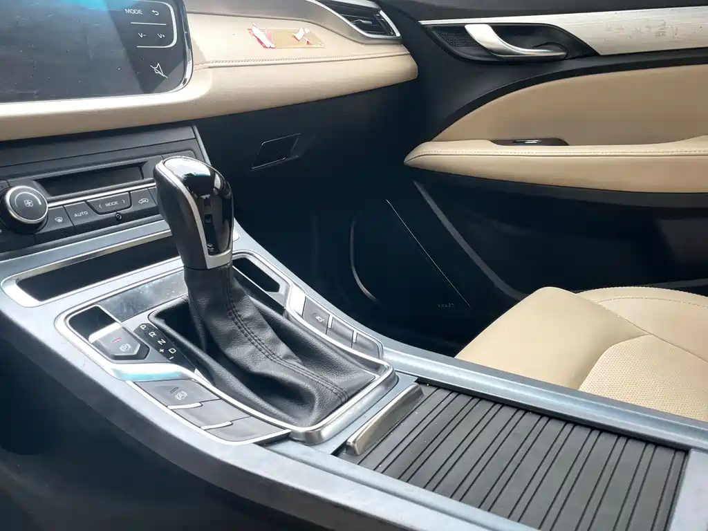 Emgrand 2018 1.5L CVT luxury model купить на сайте DeffCars