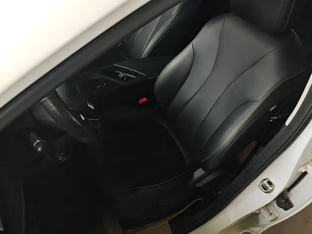 ROEWE i5 2021 facelift 1.5L CVT diamond version купить на сайте DeffCars