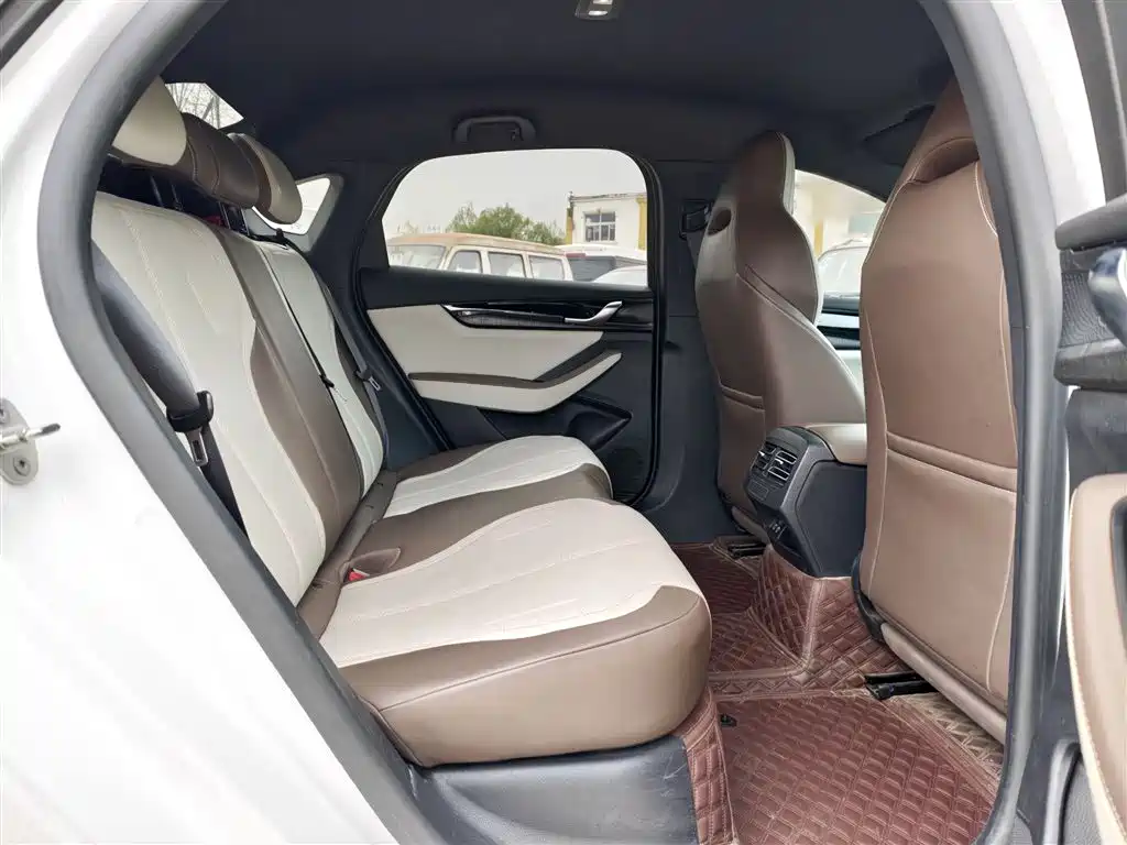 Qin PLUS 2024 Honor Edition DM-i 55KM Leading Type купить на сайте DeffCars