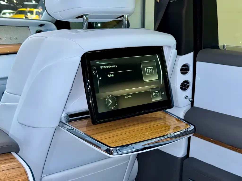Phantom 2018 6.7T long wheelbase version купить на сайте DeffCars