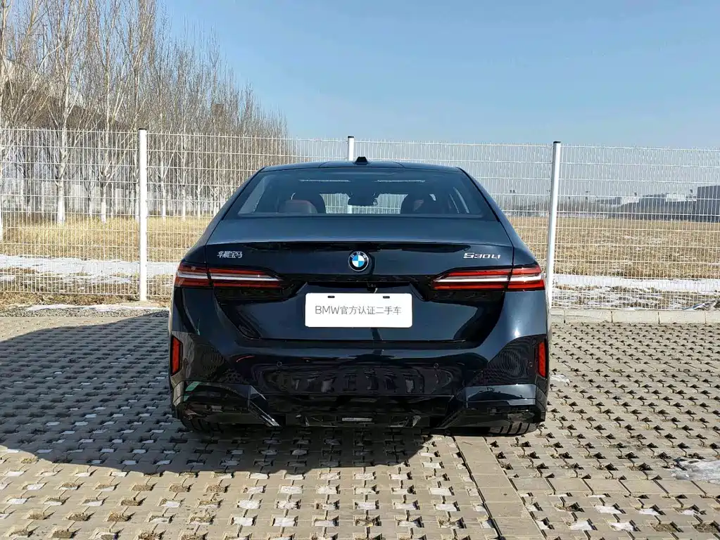 BMW 5 Series 2025 530Li Exclusive M Sports Package купить на сайте DeffCars