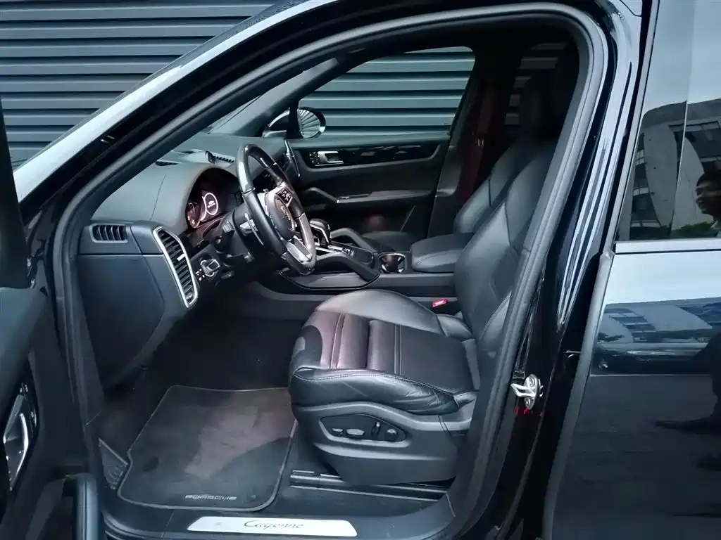 Cayenne New Energy 2023 Cayenne E-Hybrid 2.0T купить на сайте DeffCars