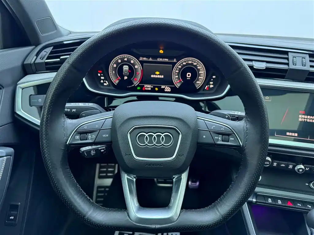 Audi Q3 2024 35 TFSI Fashionable and Dynamic купить на сайте DeffCars