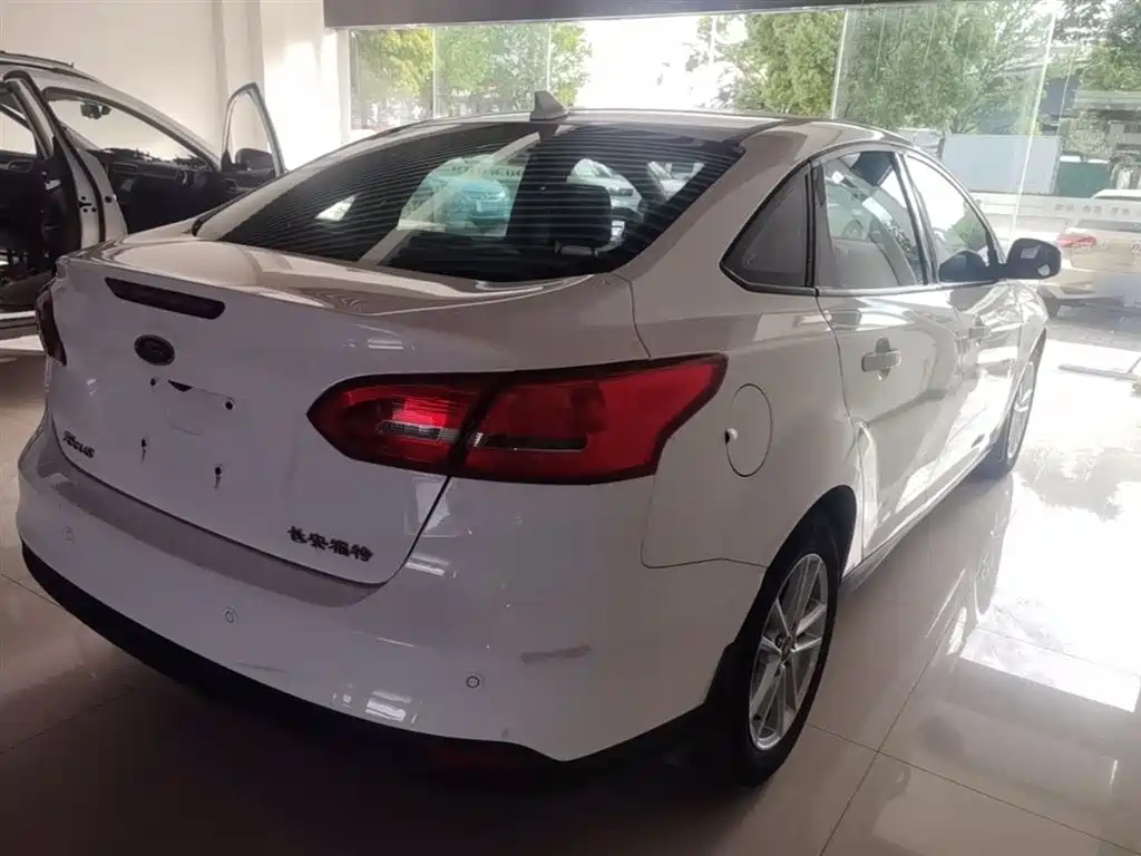 Focus 2018 sedan classic 1.6L automatic stylish smart mobility version купить на сайте DeffCars