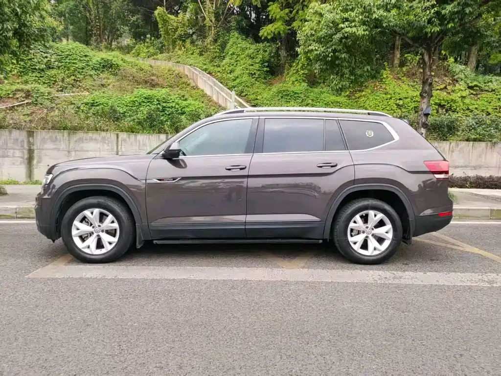 Touron 2019 380TSI four-wheel drive comfort version National VI купить на сайте DeffCars