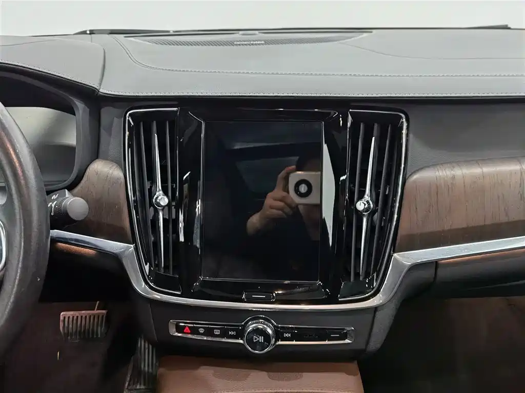 Volvo S90 2021 B5 Zhiyuan Luxury Edition купить на сайте DeffCars