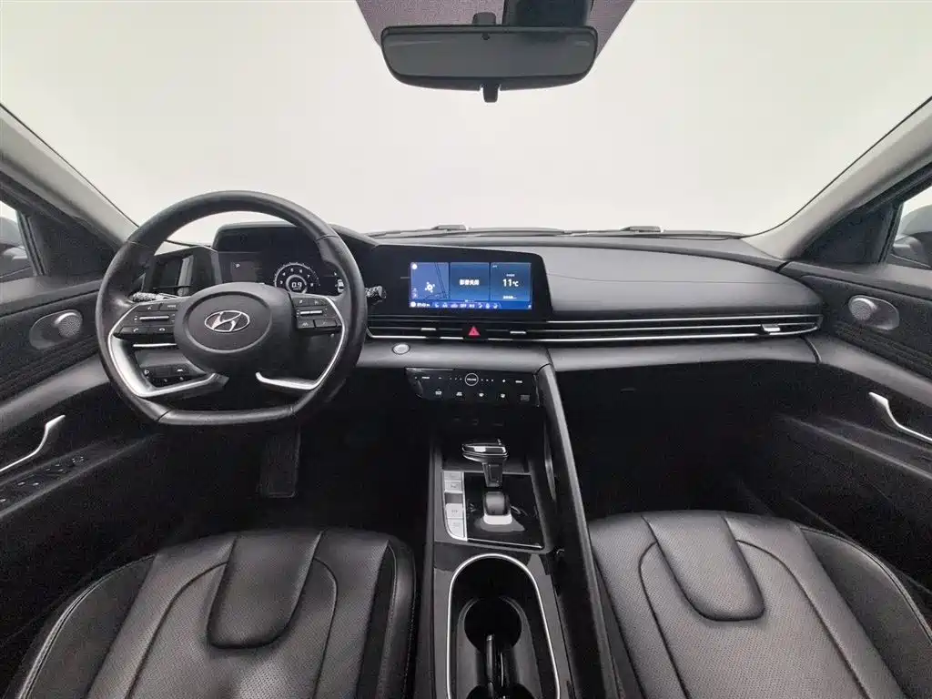 Elantra 2021 1.5L CVT LUX Premium Edition купить на сайте DeffCars