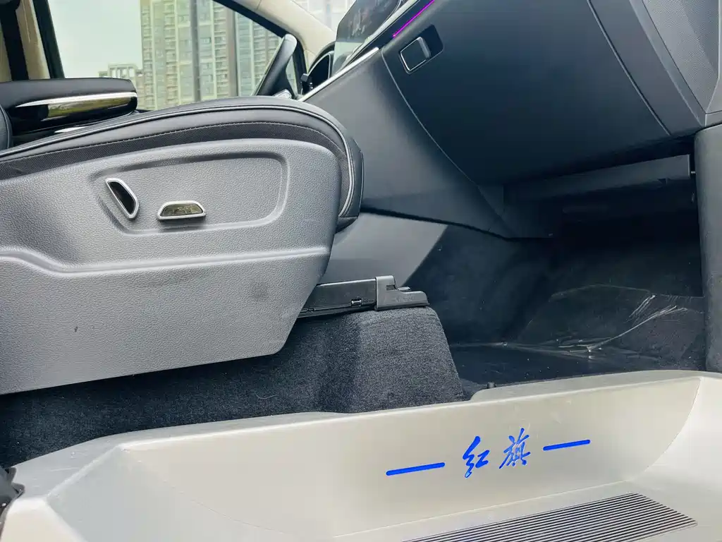 Hongqi HQ9 2023 2.0T Zhilian Flagship Edition купить на сайте DeffCars