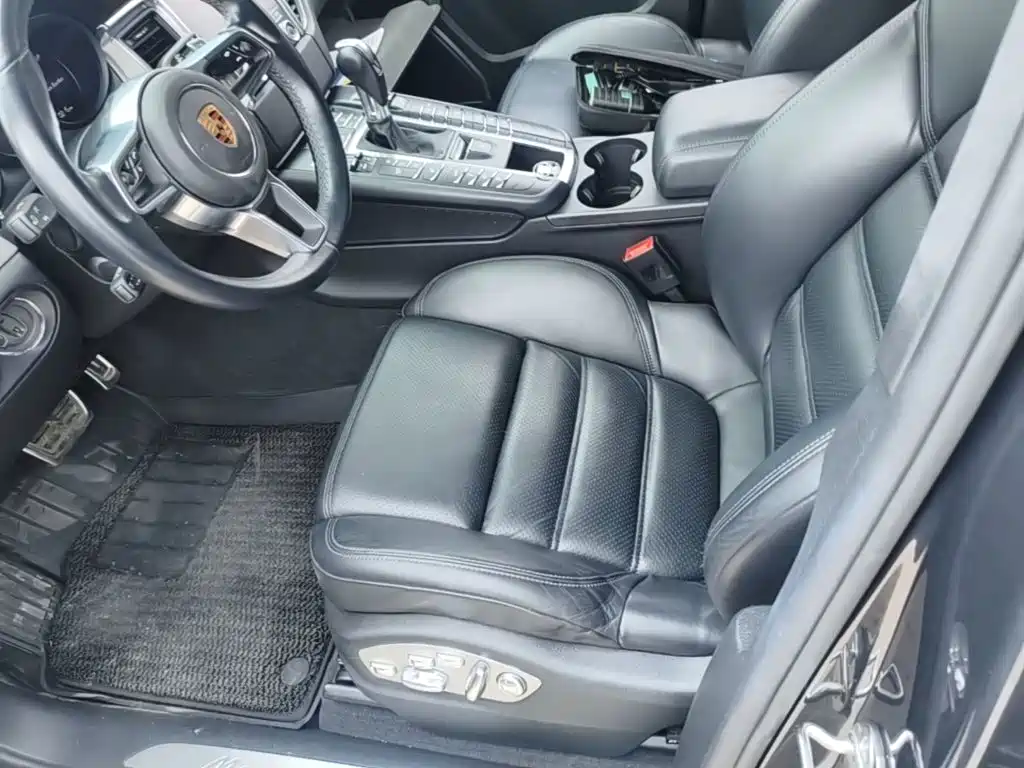 Macan 2017 Macan Turbo 3.6T купить на сайте DeffCars