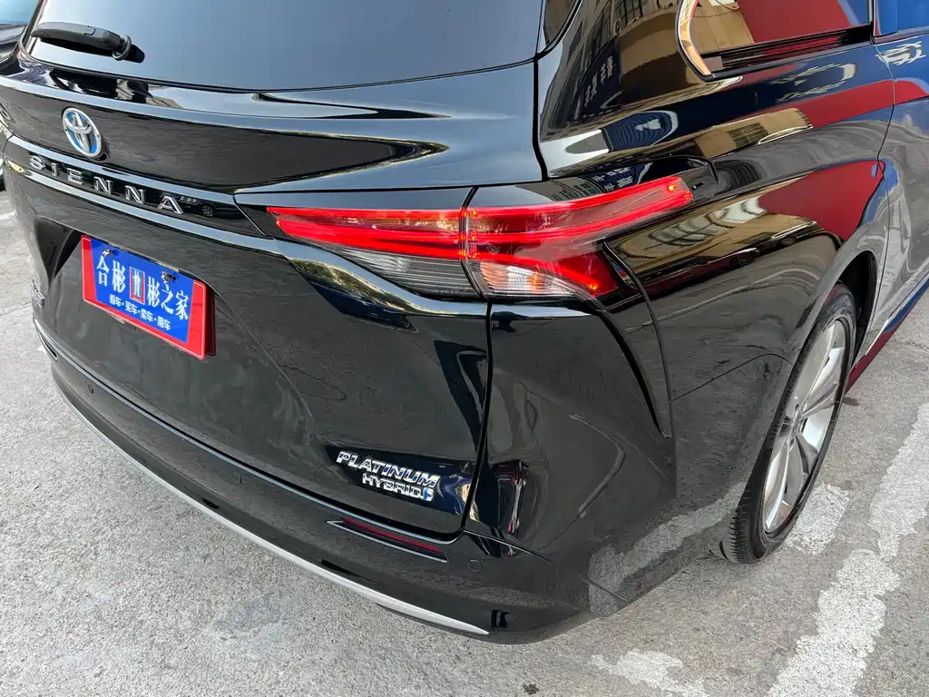 SIENNA 2023 2.5L Hybrid Platinum Edition купить на сайте DeffCars