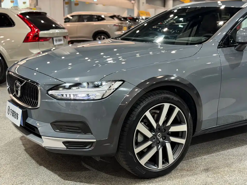 Volvo V90 2022 Cross Country B5 AWD Zhiyuan Edition купить на сайте DeffCars