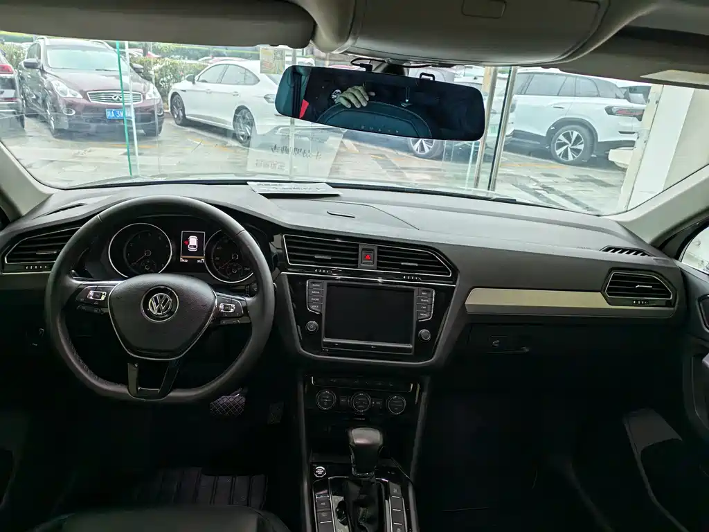Tiguan L 2018 330TSI automatic two-wheel drive luxury version купить на сайте DeffCars