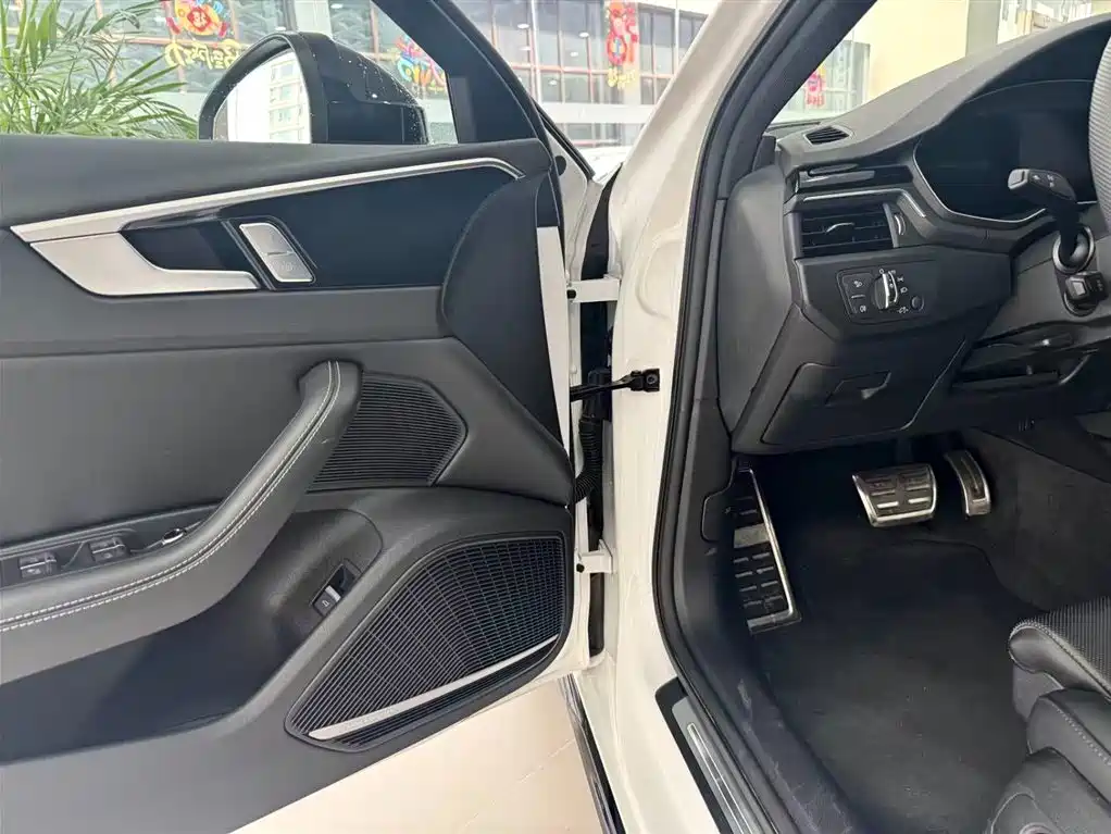 Audi A4L 2025 Model 2 Million Yuexiang Edition 40 TFSI Luxury Dynamic Bu0026O Starry Night Edition купить на сайте DeffCars