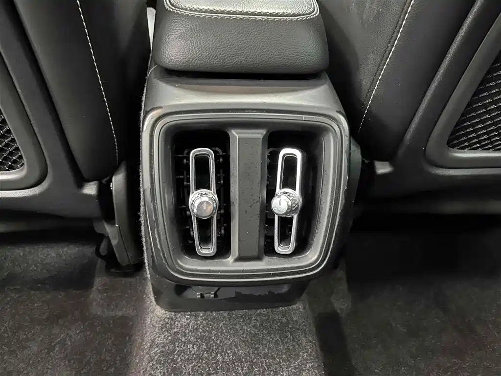 Volvo XC40 2023 B4 four-wheel drive Zhiyuan Deluxe Edition купить на сайте DeffCars