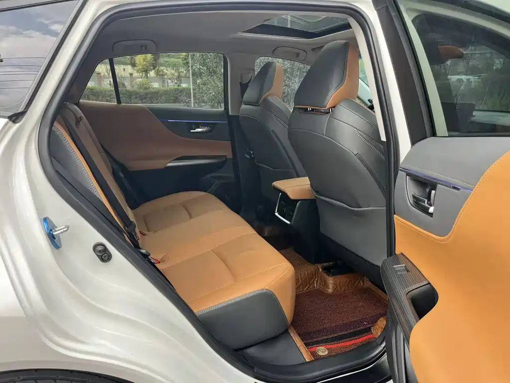 Vesa 2022 2.0L CVT two-wheel drive premium version купить на сайте DeffCars