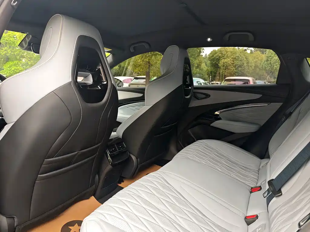 Seal 2022 700km long range rear-wheel drive version купить на сайте DeffCars