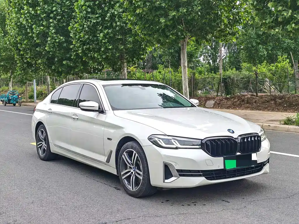 BMW 5 Series New Energy 2022 535Le Luxury Package купить на сайте DeffCars