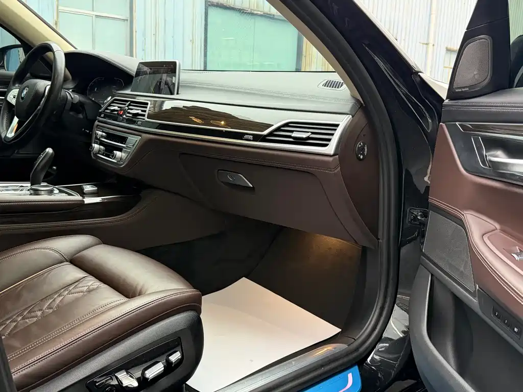 BMW 7 Series 2021 730Li Luxury Package купить на сайте DeffCars