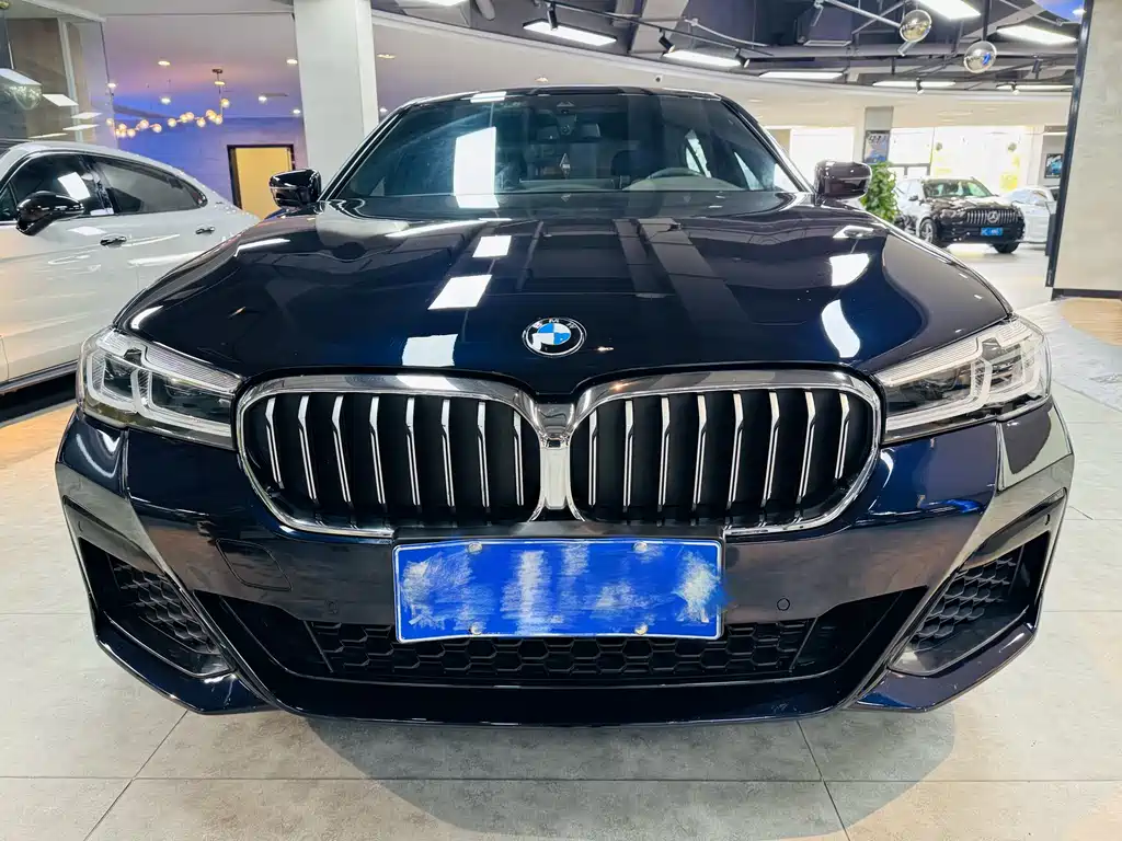 BMW 5 Series 2023 530Li Leading M Sports Package купить на сайте DeffCars