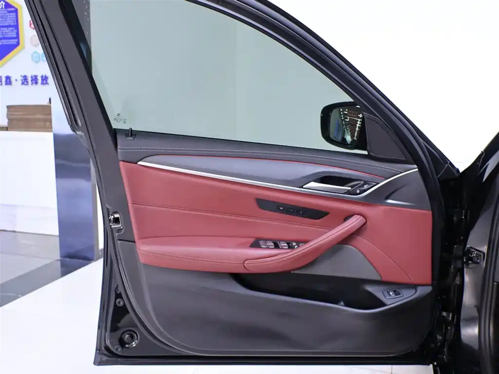 BMW 5 Series 2021 530Li Leading M Sports Package купить на сайте DeffCars