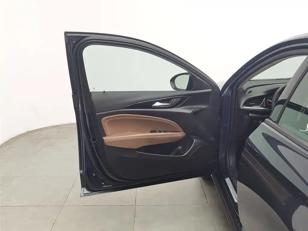 Regal 2022 552T smart model купить на сайте DeffCars