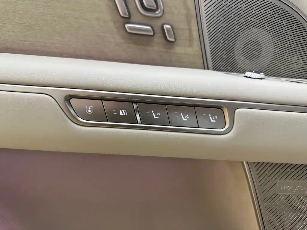 NIO ES8 2026 Six-seater Executive Signature Edition купить на сайте DeffCars