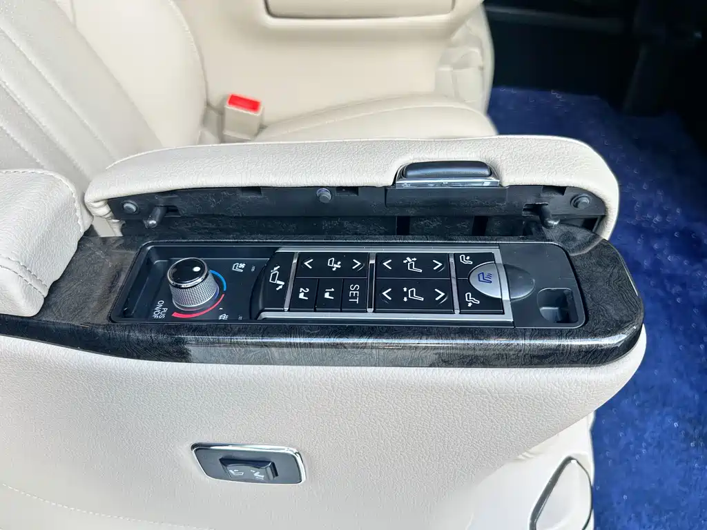 Vito 2024 2.0T Elite Edition 7 seats купить на сайте DeffCars