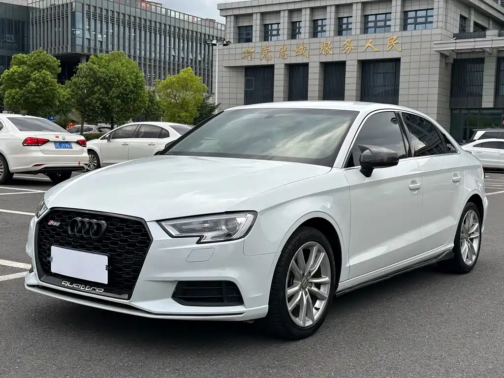 Audi A3 2018 30th Anniversary Limousine 35 TFSI Fashion купить на сайте DeffCars