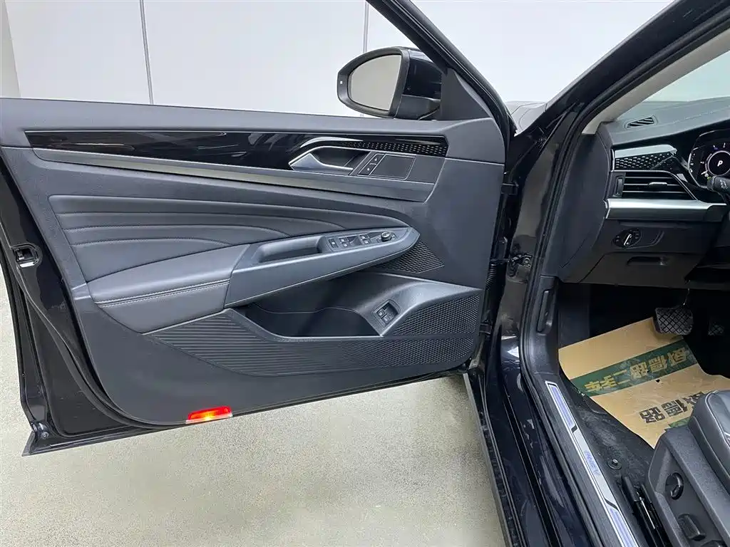 Passat New Energy 2023 430PHEV Hybrid Elite Edition купить на сайте DeffCars