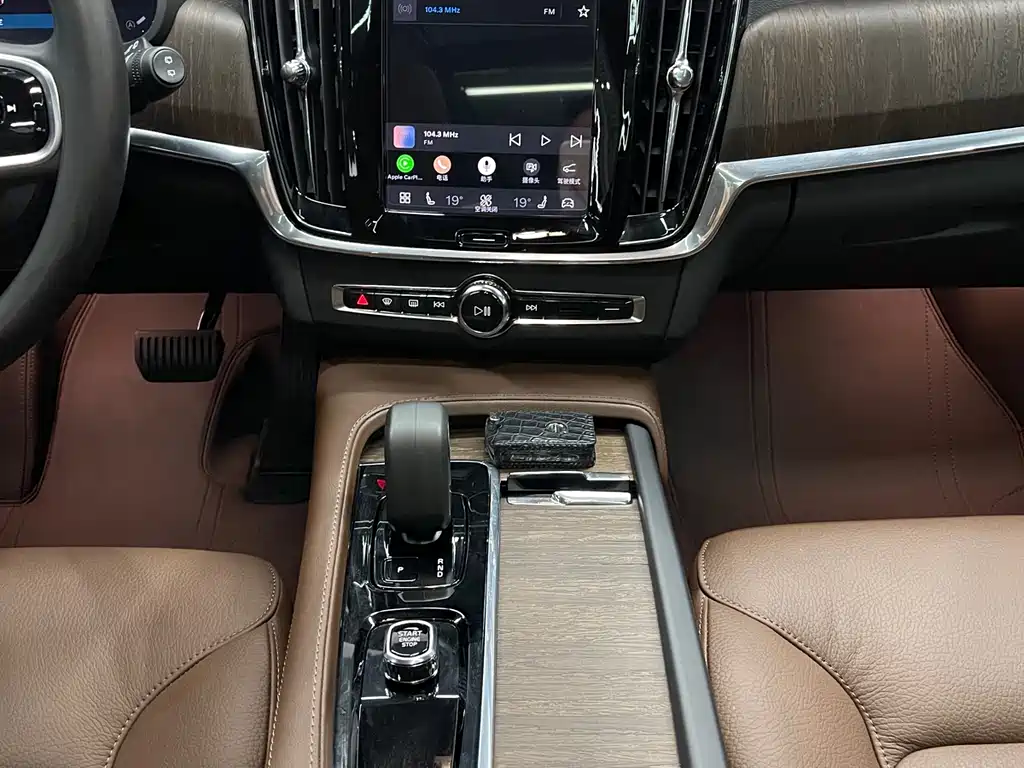 Volvo V90 2024 Cross Country B5 AWD Zhiyuan Edition купить на сайте DeffCars