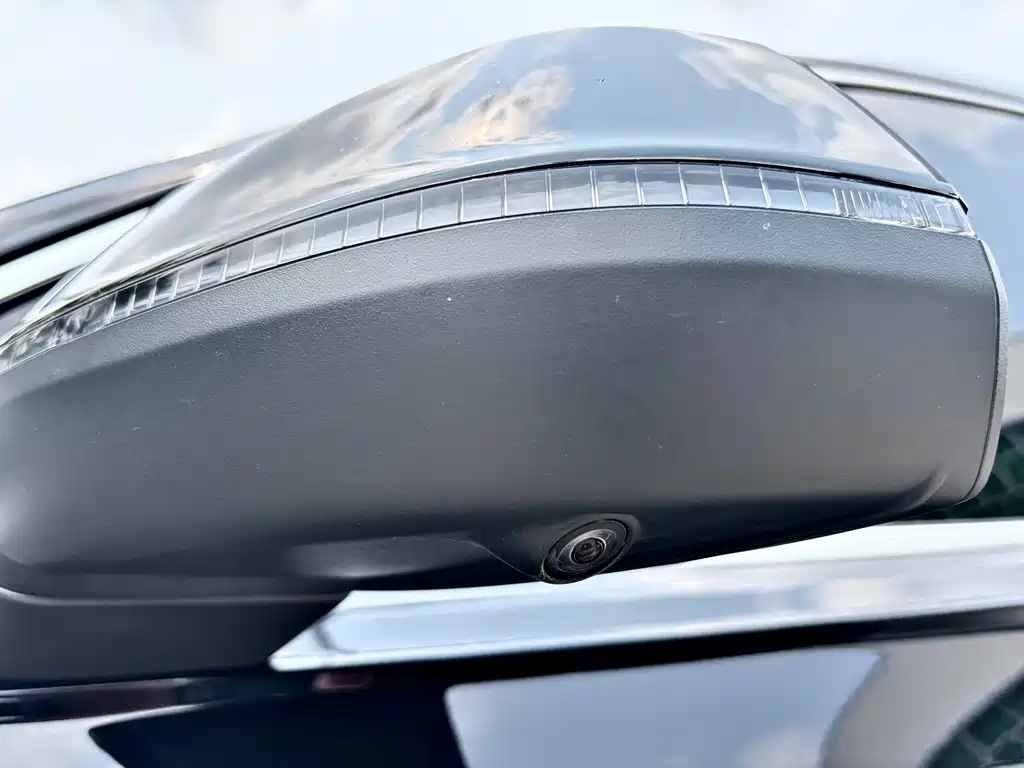 Audi Q7 2022 55 TFSI quattro S line Sporty купить на сайте DeffCars